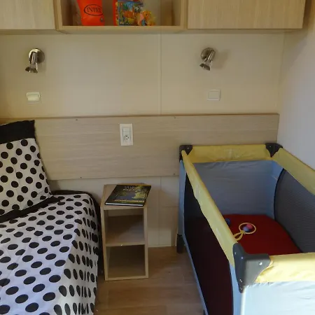 Au 120 Grand Mobilhome Clim Apartment *