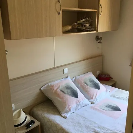 Au 120 Grand Mobilhome Clim Apartment *